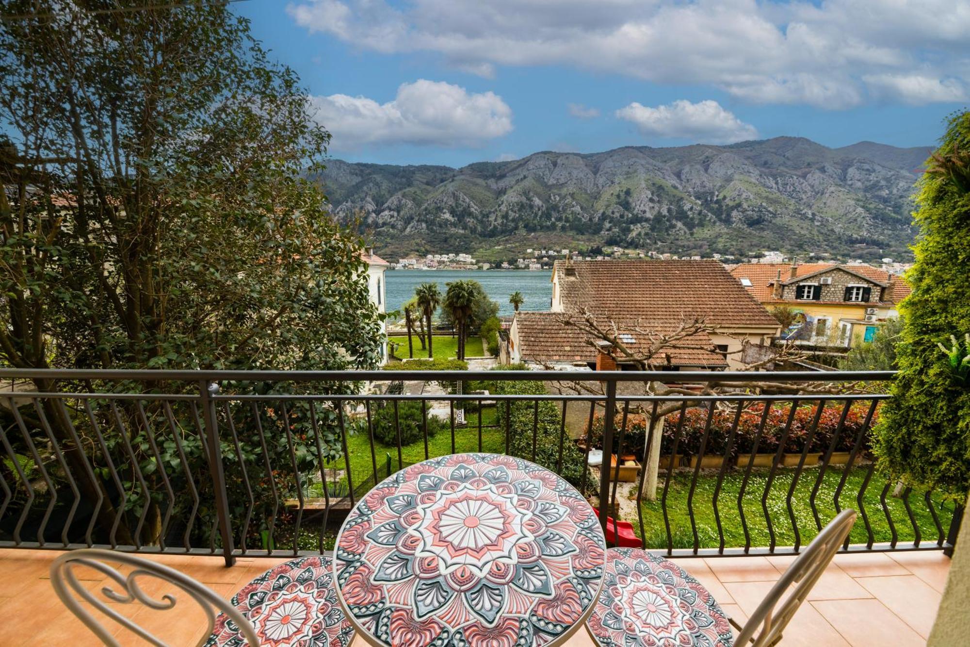 Apartmani F&M Kotor Exteriör bild